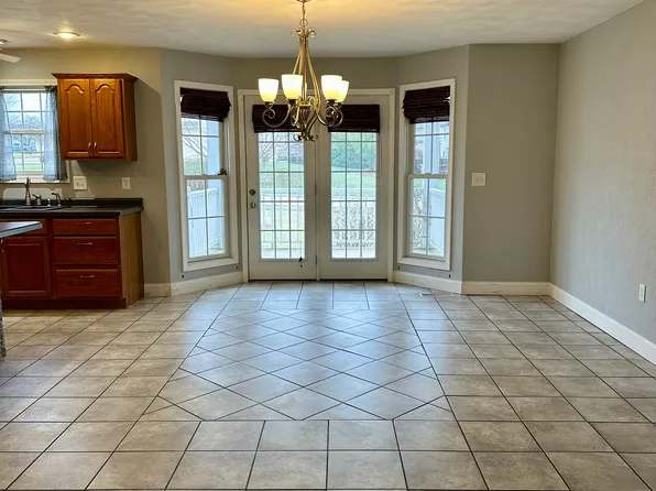 320 Holland Rd, Metamora, IL 61548