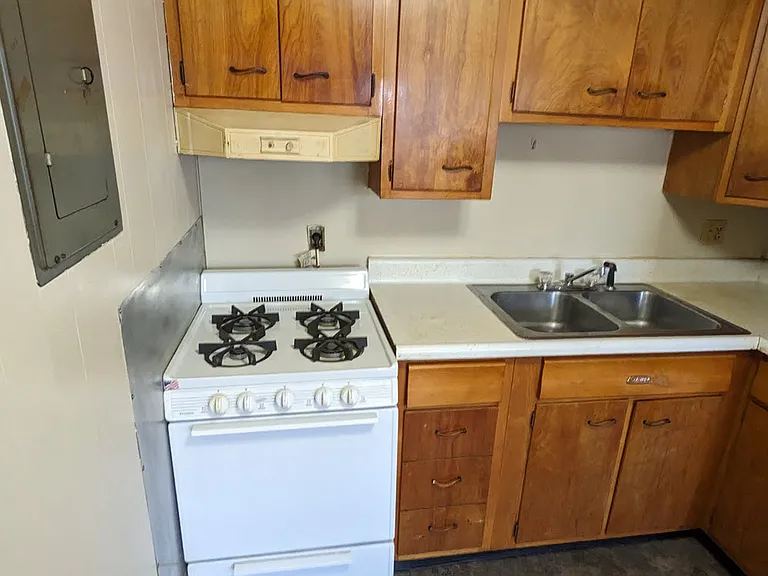 501 W Adams St #4 — Photo 4