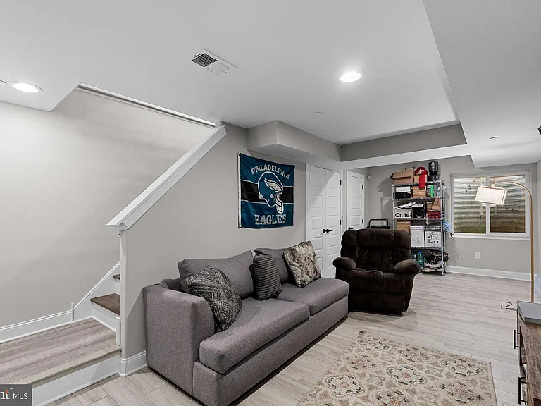 1528 W Seybert St — Photo 29