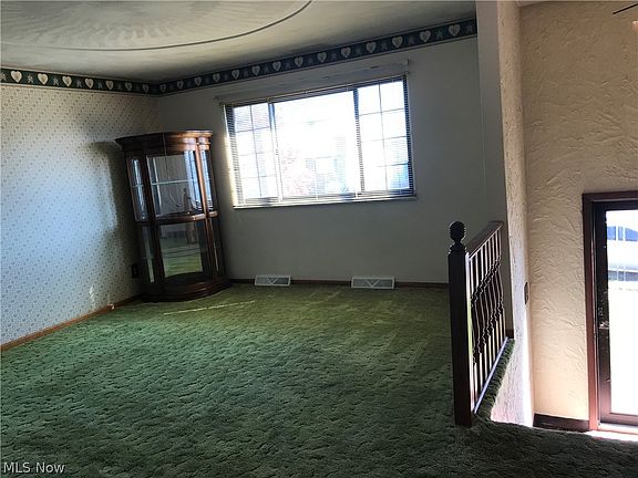 5th image of 300 Murphy Ave