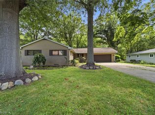 1097 Oak Tree Rd, Akron, OH 44320