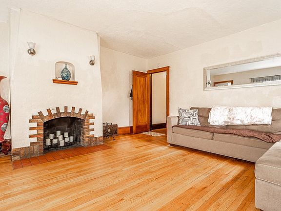 5th image of 401 E Meadow Heights Ave