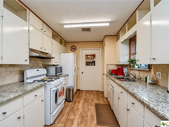 3rd image of 1141 County Road 319