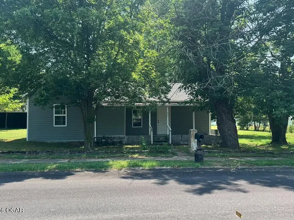 407 N Pine St, Carterville, MO 64835