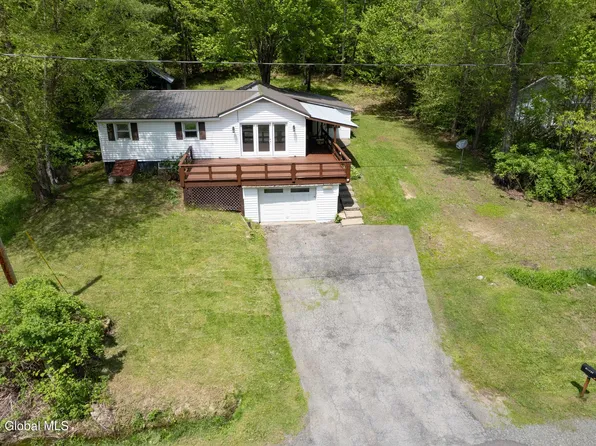 1089 County Hwy 123, Mayfield, NY 12117