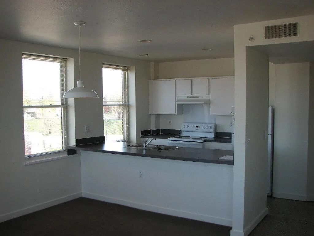 Unit Photo - 162 Pipestone St #303