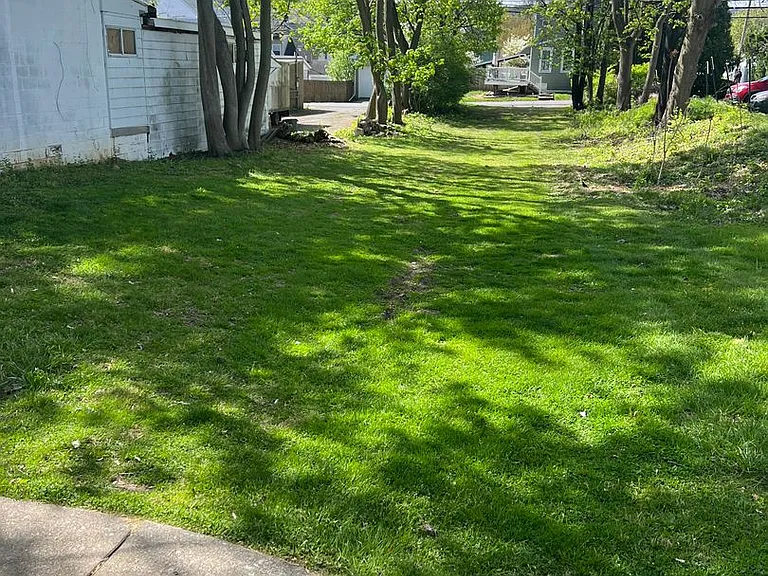 326 E Broad St — Photo 13