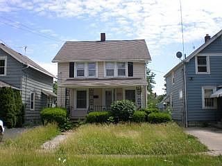 1st image of 923 W 17th St