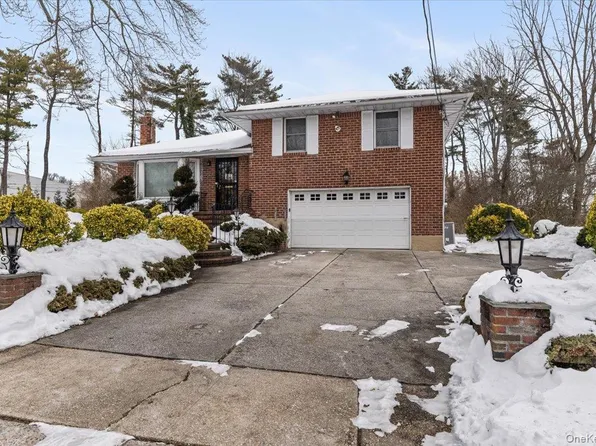 201 Martin Drive, Syosset, NY 11791