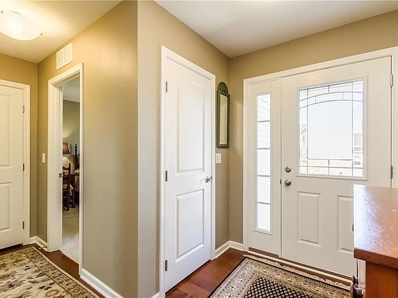 2nd image of 6021 Amber Dr