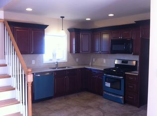 102 Elm St, Swansea, MA 02777