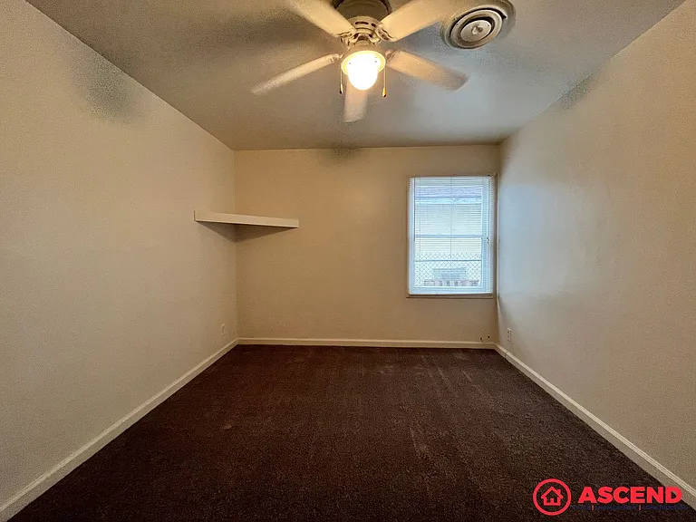 1305 S Chester Ave — Photo 15
