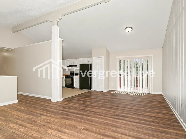 63 Oakridge West Dr — Photo 4