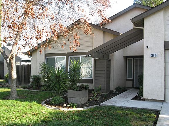2nd image of 3068 Prince Henry Dr