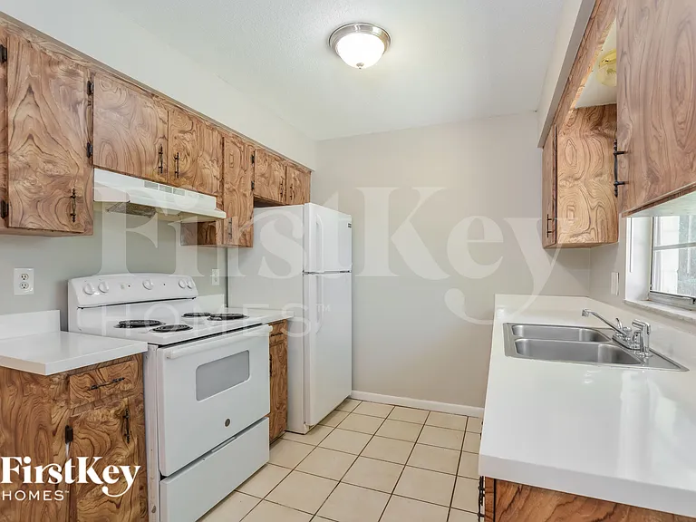 928 N Rossiter St — Photo 7