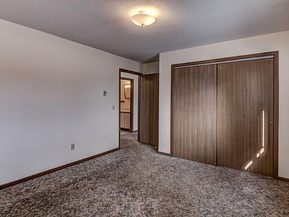 5th image of 702 Dutchman Dr #4