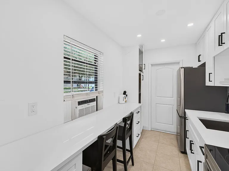 2101 SE 4th Ave — Photo 6