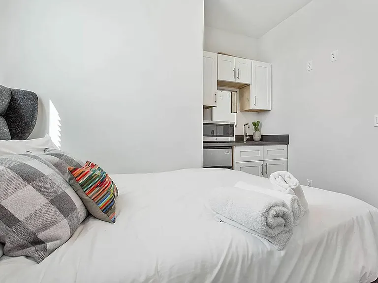 2072 Mission St — Photo 3