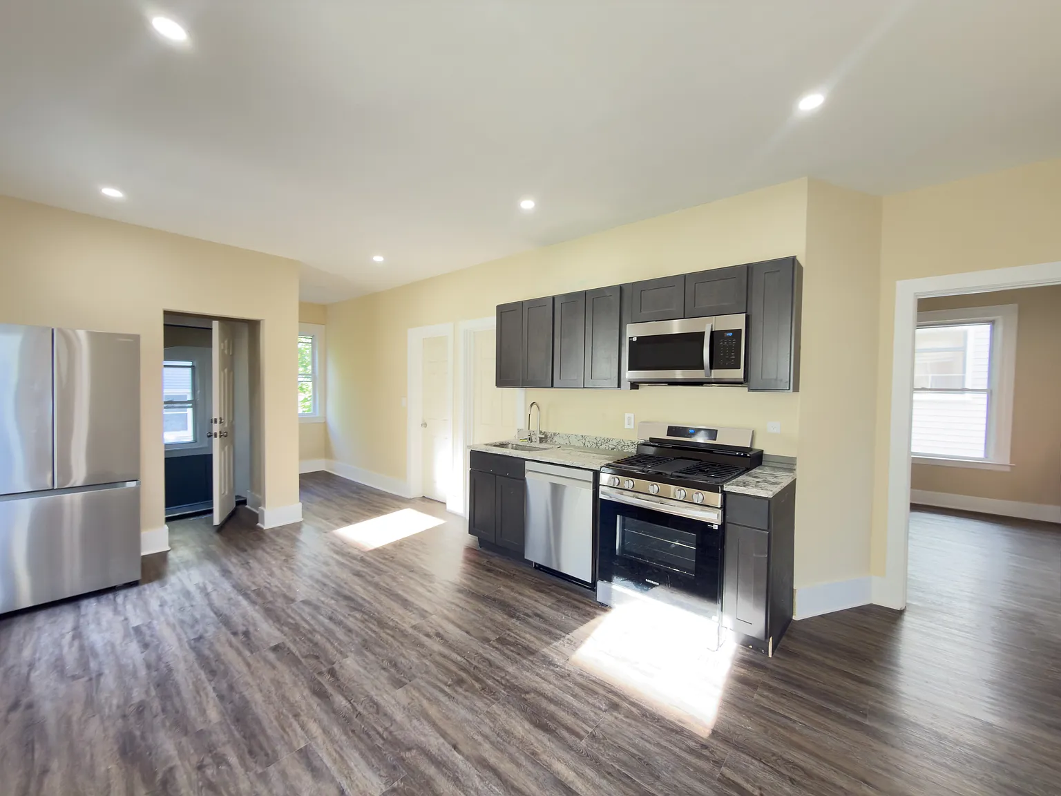 4 bed, 1500 sqft, $3,000 — Photo 1