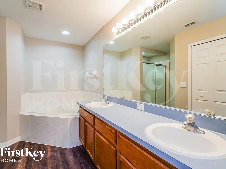 649 Rosaro Ct — Photo 12