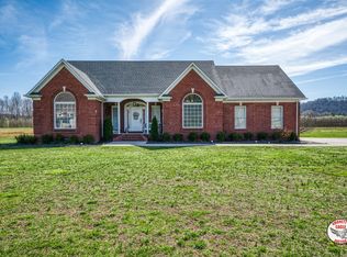 915 Breyer St, Celina, TN 38551