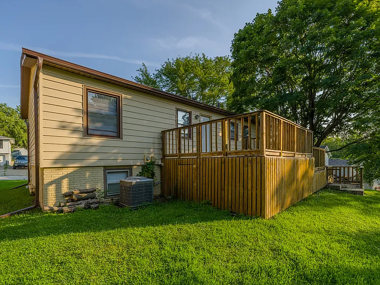 4363 Medina Dr — Photo 16