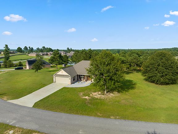 5th image of 36 Joan Dr