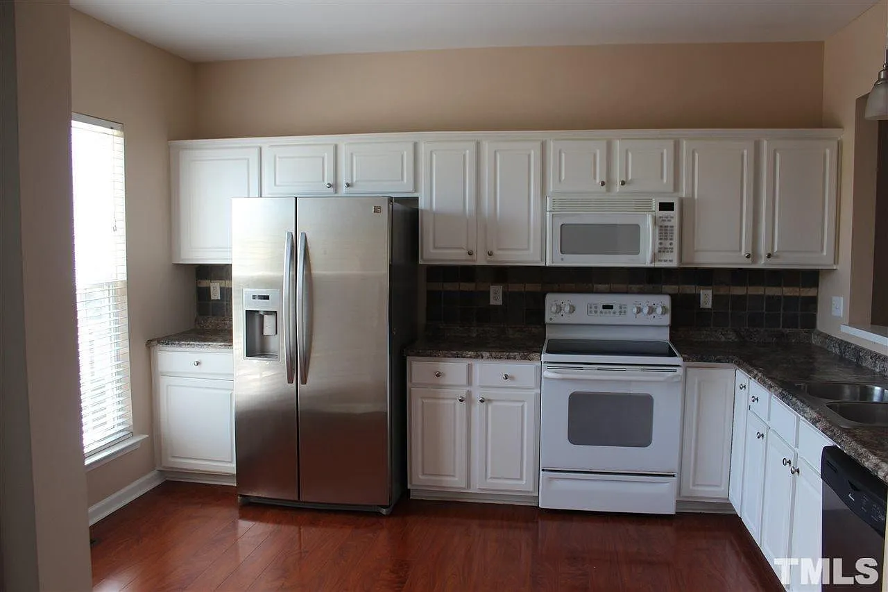 4 bed, 4.0 bath, 1880 sqft, $1,950 — Photo 3