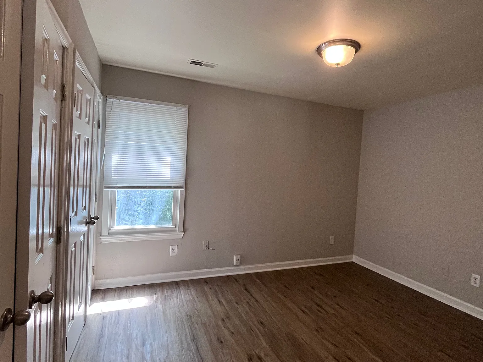 2 bed, 900 sqft, $1,350 — Photo 4
