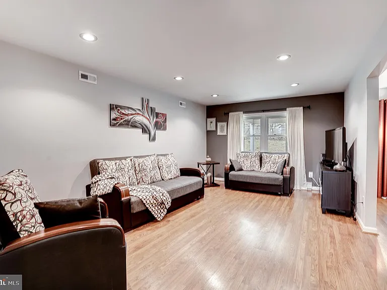206 Summers Ct — Photo 10