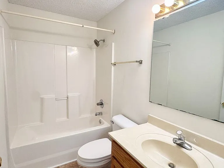 1100 Pine St #B — Photo 6