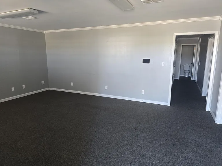 1218 E Harding Ave — Photo 2