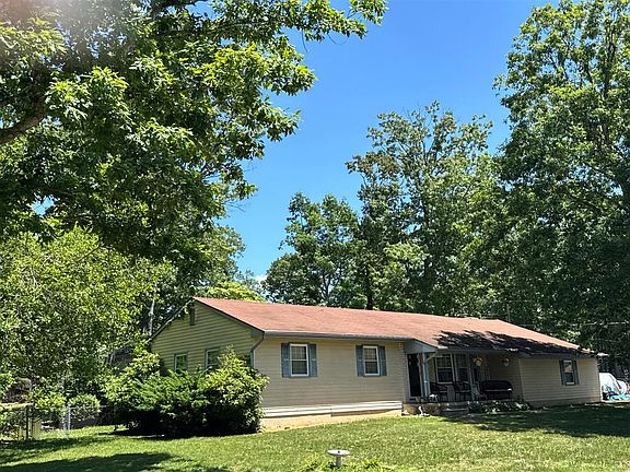 2nd image of 2220 Mistletoe Ln