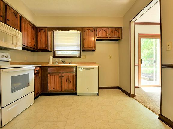 3rd image of 2681 Moeller Dr