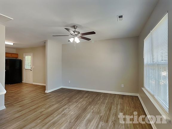 3rd image of 120 Honeywood Ave