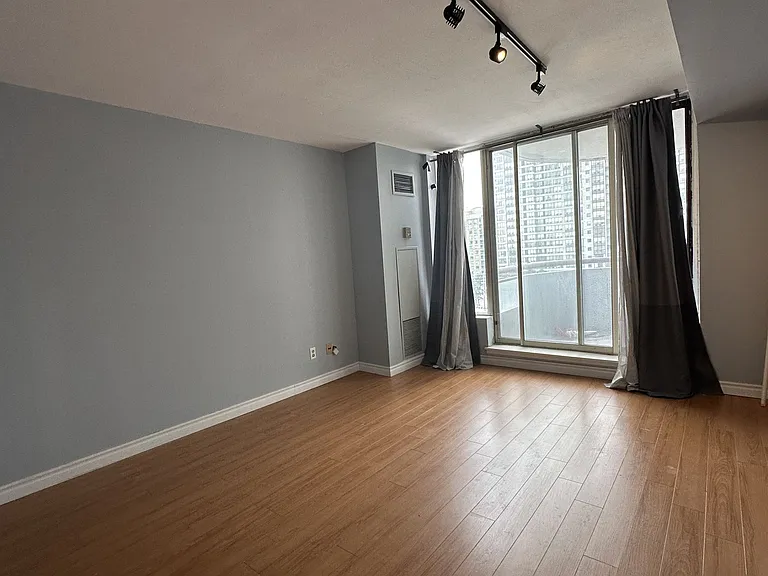 5765 Yonge St #910 — Photo 6