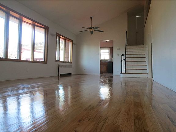 5th image of 620 S Long Beach Ave