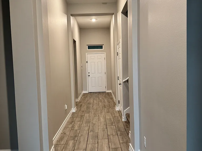 813 Pausa Dr — Photo 2