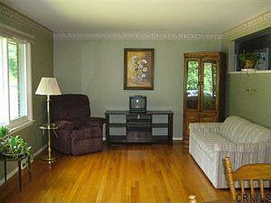 3rd image of 17 Rosemary Dr