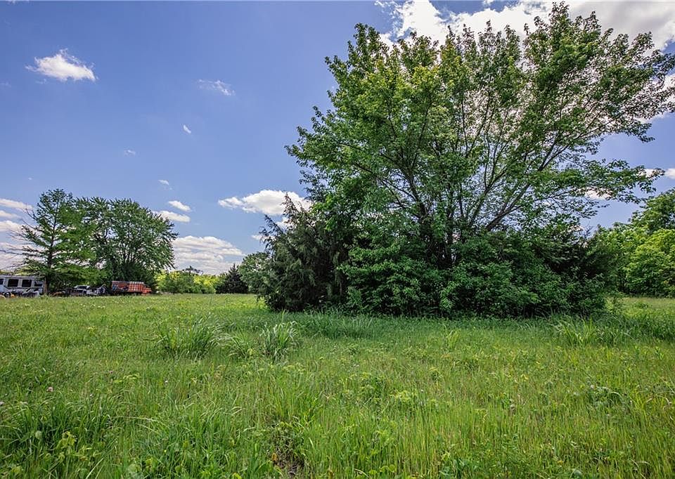 1st image of 102 Branch Dr