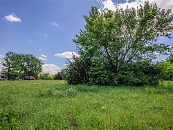 102 Branch Dr, Mound City, KS 66056