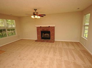 836 Whisper Hollow Dr, Chesapeake, VA 23322