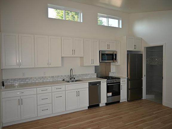 5th image of 2146 Holmes Ave