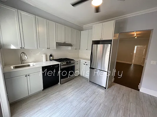 Rented by Metropolis International Realty Inc. | media 13
