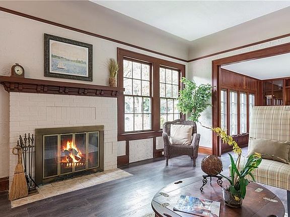 2nd image of 1015 E Mohawk Ave