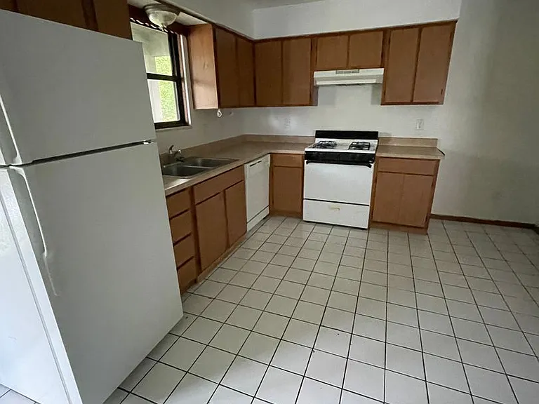 72 Chittenden Ave — Photo 19