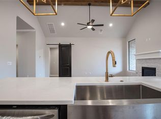 2904 Crossover Ct, Moore, OK 73160