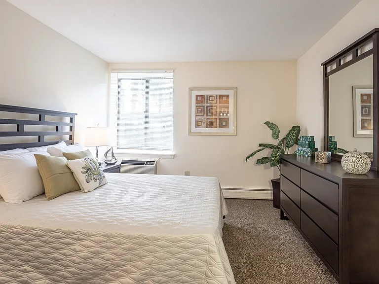 Montcalm Heights Apartments — Photo 11