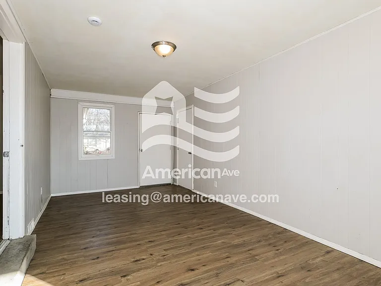 490455_003_wm_-_living_room_13576947.jpg