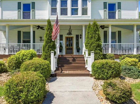 1834 Mud Pike Rd, Christiansburg, VA 24073